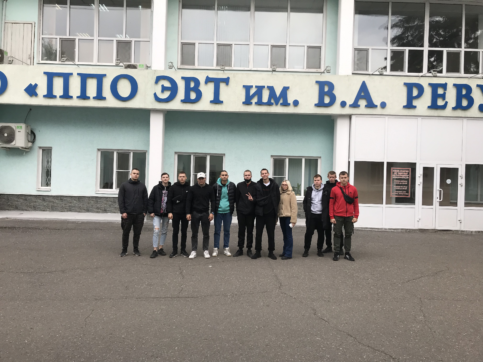 Студенты выпускного курса каф. «Сварочное, литейное производство и материаловедение» под руководством доцента каф. «Контроль и испытания материалов» Батрашова В.М. посетили с экскурсией Пензенское предприятие ООО «СВАР».